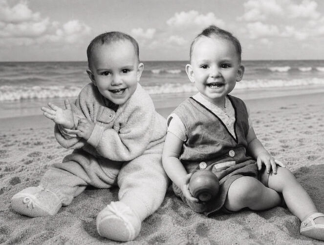 Jen-and-Harold-Together-at-1-Year-Old_On-the-Beach